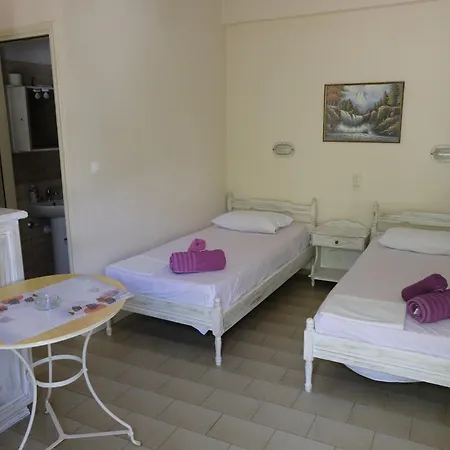 Taxiarchis Apartments Skiathos Town Room photo