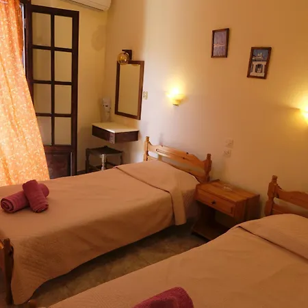 Taxiarchis Apartments Skiathos Town Room photo