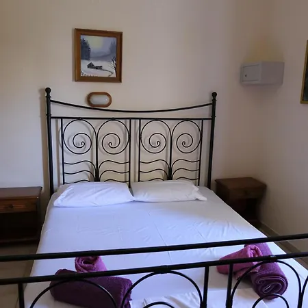 Taxiarchis Apartments Skiathos Town Room photo