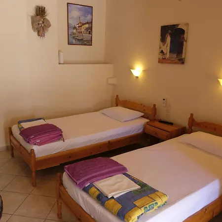 Taxiarchis Apartments Skiathos Town Room photo