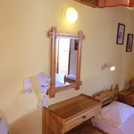 Taxiarchis Apartments Skiathos Town Room photo